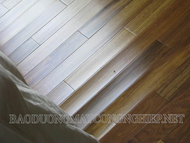 Sửa sàn gỗ bị phồng không khó